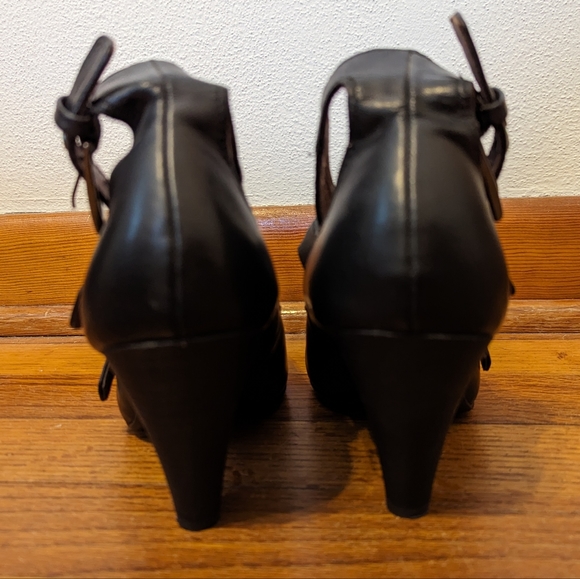 Aldo triple buckle gothic vamp almost toe retro pump - Picture 4 of 7